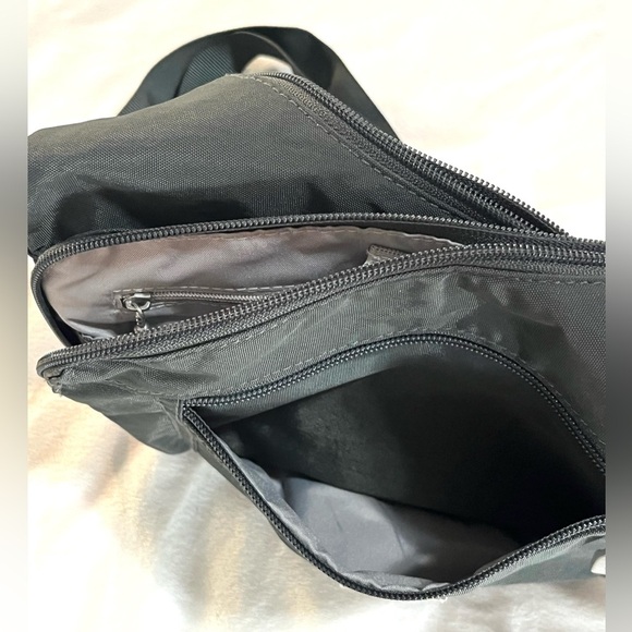 Baggallini Pocket Crossover Crossbody Bag Charcoal Water Resistant Like New - Picture 5 of 13